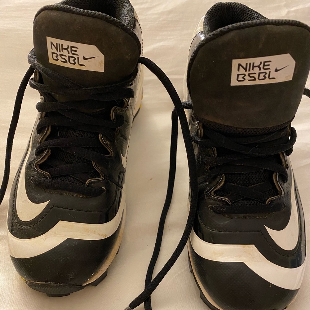 Boys baseball cleats